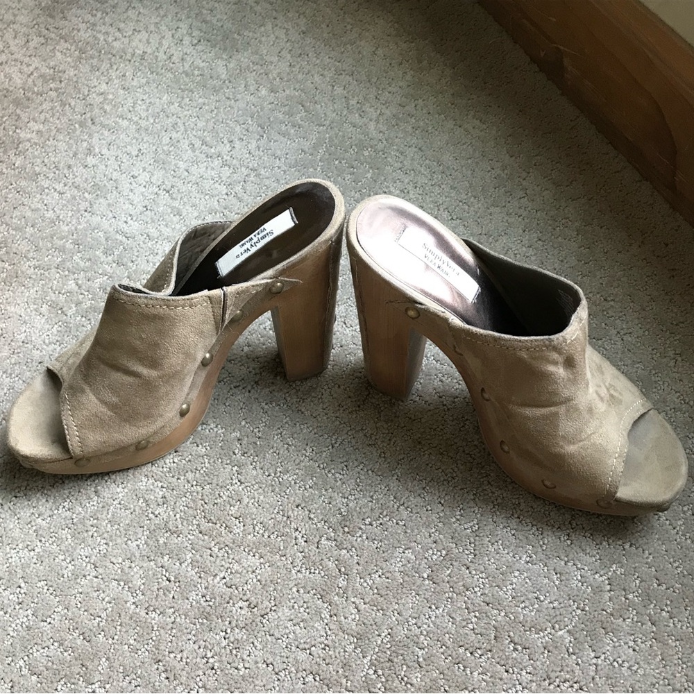 SimplyVera Vera Wang high heeled platform mule sandal with stud accents-size 8.5